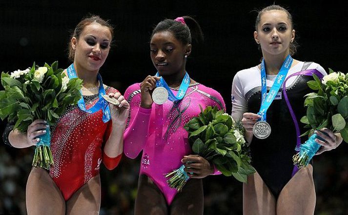 Hér má sjá sigurvegarann, hina bandarísku Simone Biles.