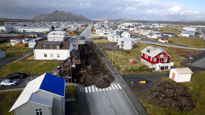 Frá framkvæmdum í Grindavík í sumar. Holrými undir bænum voru kortlögð og fyllt var upp í sprungur.