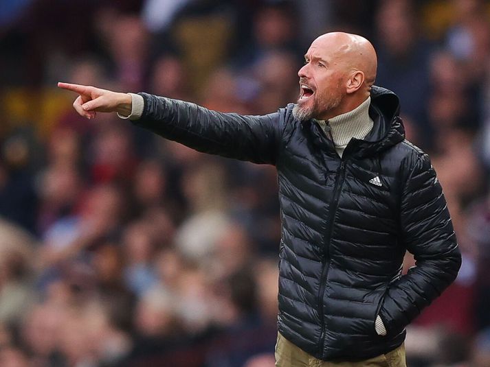 Ten Hag á hliðarlínunni á Villa Park.