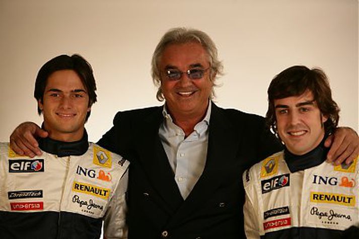 Nelson Piquet og Fernando Alonso verða áfram hjá Renault og Flavio Briatore.