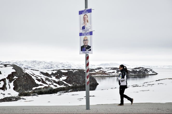 Kosningaveggspjöld í Nuuk.