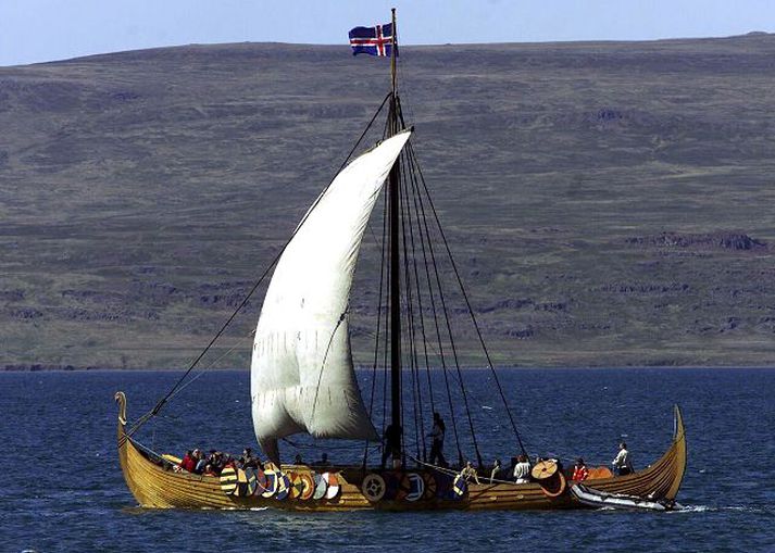 Víkingaskip Þeir hafa kannski ferðast á svona skipi, víkingarnir sem áttu fjársjóðinn sem fannst í Gautlandi í síðustu viku.