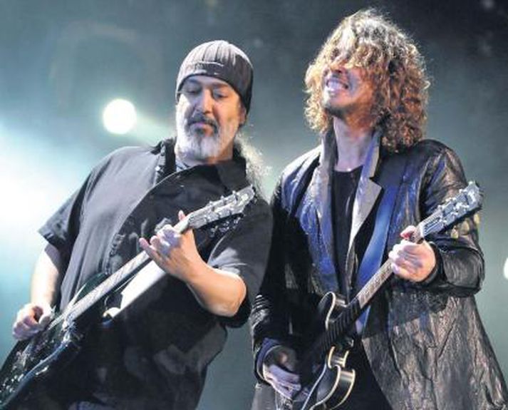 Chris Cornell og Kim Thayil á tónleikum með Soundgarden fyrir skömmu. Hljómsveitin gefur eftir helgi út plötuna King Animal.