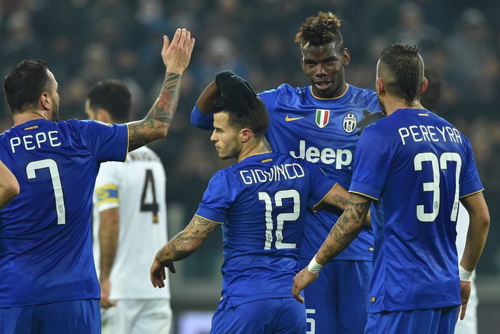 Sebastian Giovinco og Paul Pogba fagna einu marka Juventus í kvöld.