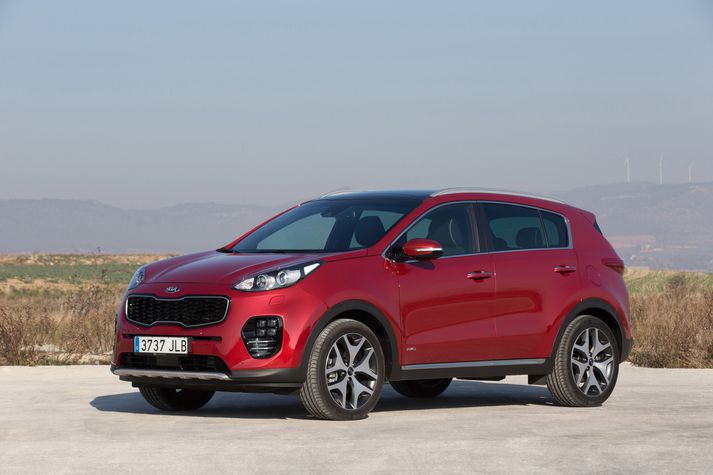 Kia Sportage hefur ekki breyst mikið í útliti milli kynslóða, en er nú enn fríðari.