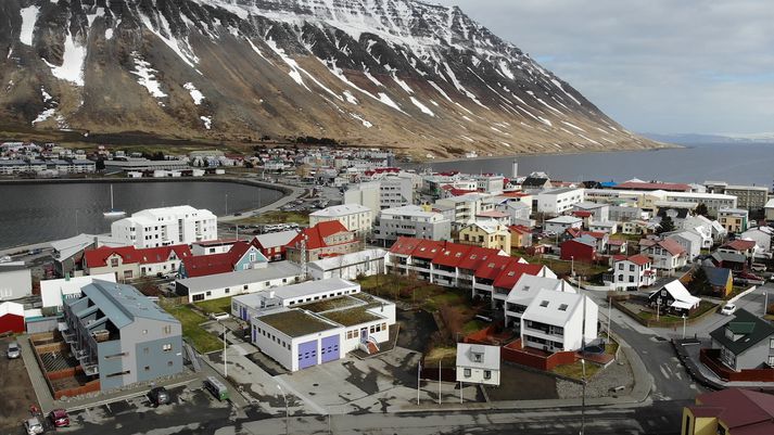 Ísafjarðarbær er stærsta sveitarfélagið á Vestfjörðum. Í bæjarfélaginu eru Ísafjörður, Flateyri, Þingeyri, Suðureyri og Hnífsdalur.
