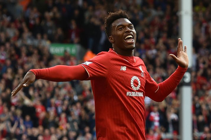 Sturridge fagnar hér fyrra markinu gegn Aston Villa með danssporum.