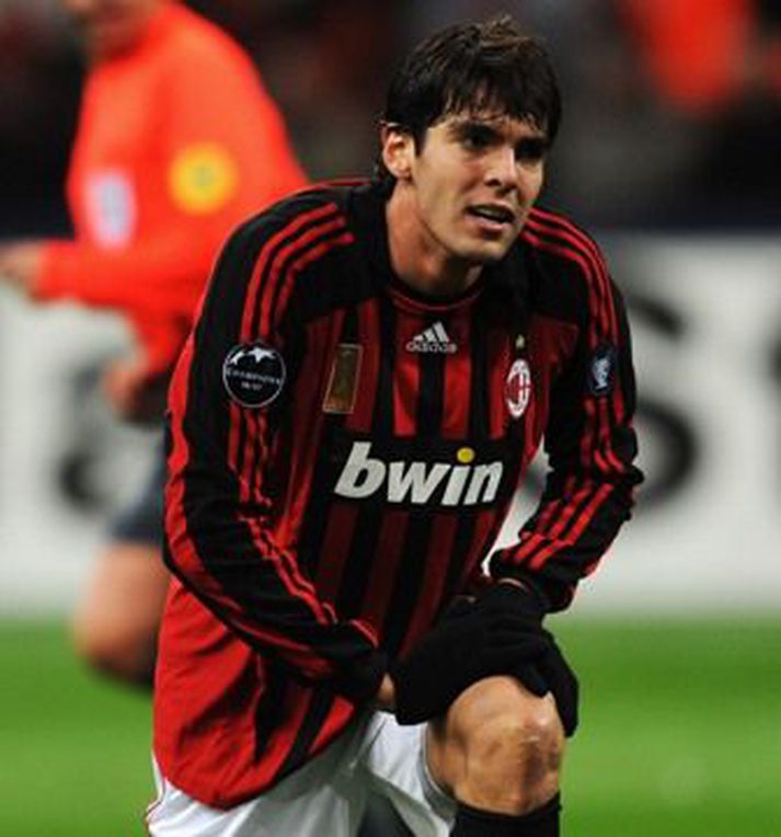 Kaka verður áfram hjá AC Milan.