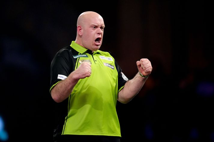 Michael van Gerwen mætir Callan Rydz í átta manna úrslitum í dag.