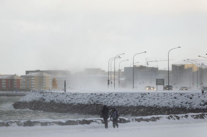 Appelsínugular viðvaranir taka gildi á morgun. Myndin er úr safni.