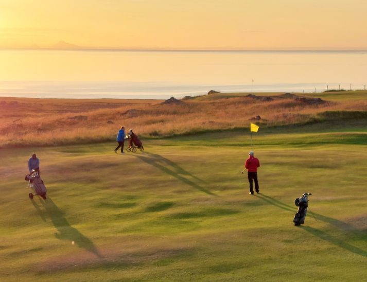 Háagerðisvöllur, sem er skammt frá Skagaströnd, var tekinn í notkun vorið 1991 og er 9 holu völlur, par 36 (72). Völlurinn hentar bæði byrjendum og reyndari kylfingum. 