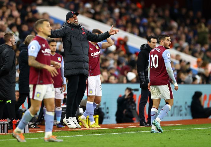 Klopp á hliðarlínunni gegn Aston Villa í dag