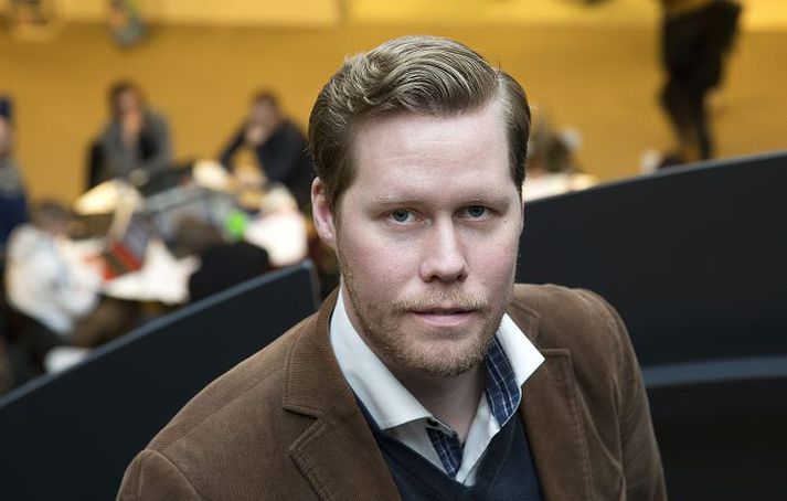  "Mér hefur sennilega frá upphafi verið ætlað að verða miðaldafræðingur. Það fylgir bara nafninu,“ segir Arngrímur Vídalín glettinn. 
