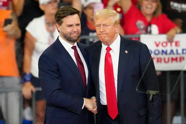 Í gögnunum sem var lekið var meðal annars löng skýrsla sem framboð Trump gerði um J.D. Vance, kosti hans og galla, áður en hann var valinn varaforsetaefni Trump.