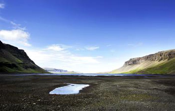 Bíll mannsins fannst bíll við norðanverðan Hvalfjörð.