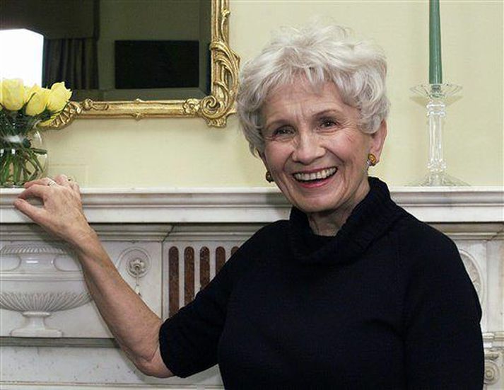 Alice Munro er fyrsti Kanada-maðurinn sem hlýtur bókmennta-verðlaun Nóbels og þrettánda konan.