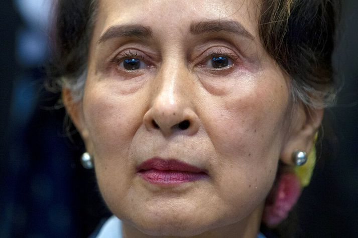Aung San Suu Kyi á enn yfir höfði sér ákærur fyrir ýmis brot og gæti setið uppi með lífstíðardóm.