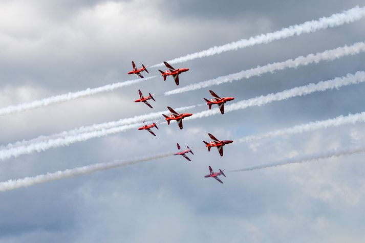 Rauðu örvarnar, Red Arrows, á æfingu fyrr á árinu í tilefni 60 ára afmælis flugsveitarinnar.