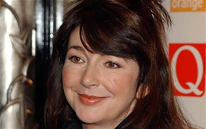 Kate Bush er pirruð yfir langri bið á milli platna.