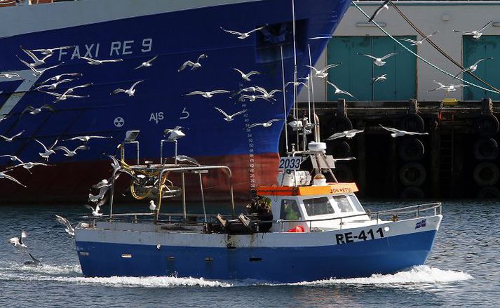 í höfn Vikum saman hafa þing og þjóð tekist á um tillögur um breytingar á stjórn fiskveiða. Ljóst er þó að deilurnar til þessa eru aðeins upptakturinn að því sem verður á vetri komanda.fréttablaðið/gva