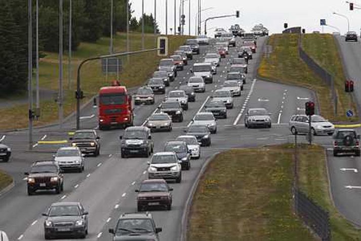 Salan gæti náð 21.000 bíla markinu í ár, en til þess þurfa að meðaltali að seljast 1.200 bílar í þeim mánuðum sem eftir eru af árinu.