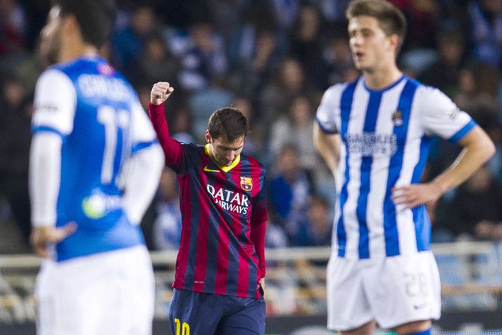 Lionel Messi fagnar stórkoslegu marki sínu í kvöld.