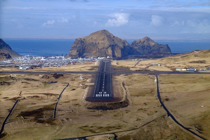 Frá Vestmannaeyjum. Samningurinn felur í sér að flogið verði fjóra daga í viku milli Eyja og Reykjavíkur.