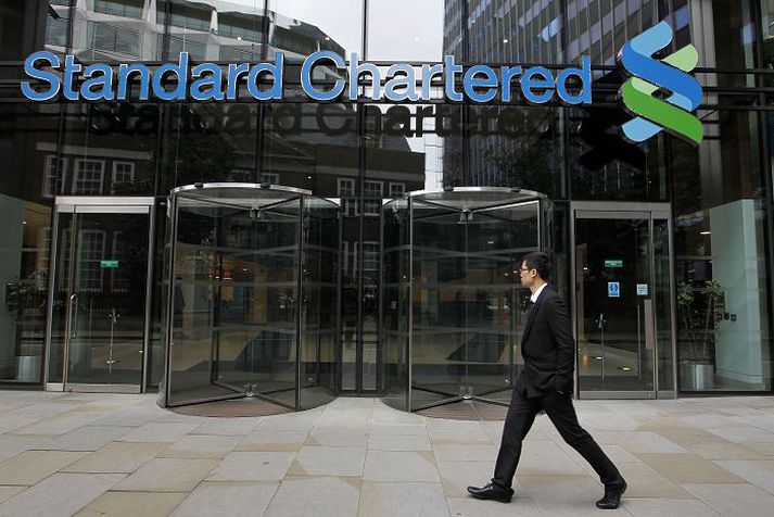 Verð hlutabréfa í Standard Chartered hrundi í gær eftir að fréttir bárust af ásökunum fjármálaeftirlits New York-ríkis.Fréttablaðið/AP