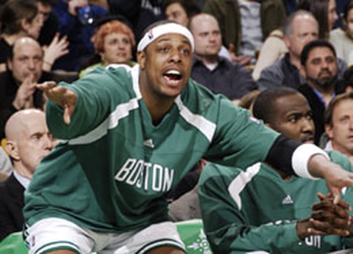 Paul Pierce lifði sig inn í leikinn í nótt, eins og sést á þessari mynd.