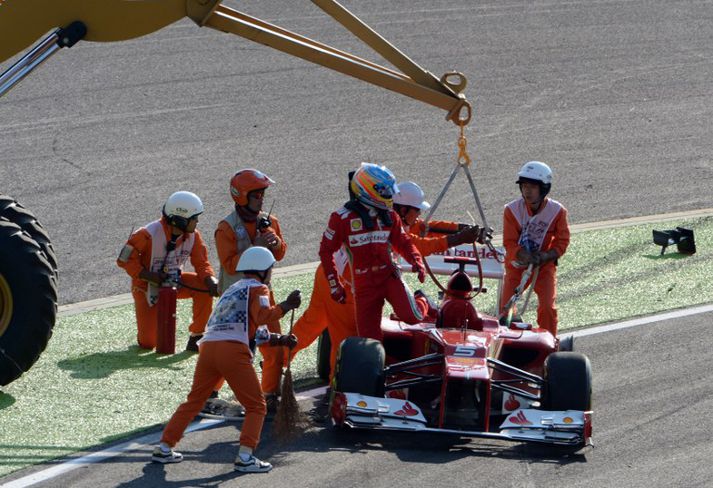 Alonso féll úr leik í Japan eftir fyrstu beygju.