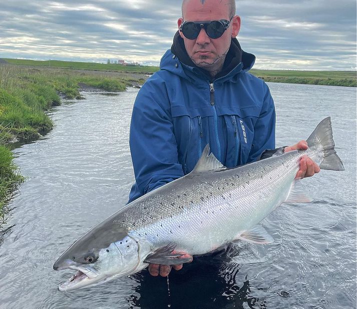 Björn með flottan lax úr Eystri Rangá