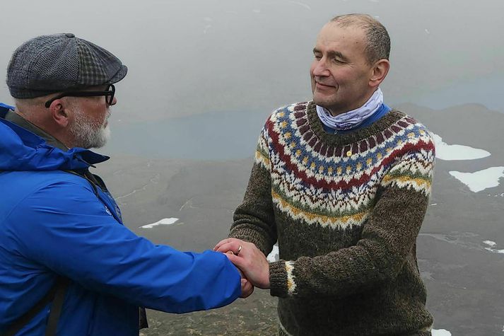 Páll Guðmundsson framkvæmdastjóri FÍ og Guðni á tindi Glissu. 