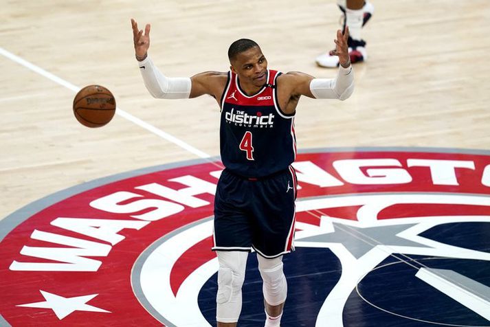 Russell Westbrook skilaði rosalegri þrennu í sigri Washington Wizards í NBA deildinni í nótt.