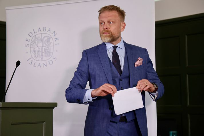 Ásgeir Jónsson seðlabankastjóri og formaður peningastefnunefndar Seðlabankans. Í viðtali við Innherja minnir hann á að íslenska sé hagkerfið þekkt fyrir að koma okkur ítrekað á óvart. Kaupgeta fólks er almennt öflug og helsti áhættuþátturinn eins og sakir standa er að einkaneyslan hafi ekki sagt sitt síðasta.