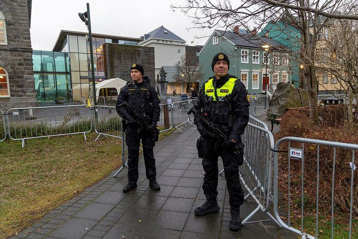 Lögreglan var vopnuð skotvopnum þegar forseti Úkraínu kom hingað til lands og hitti forsætisráðherra Norðurlandanna.