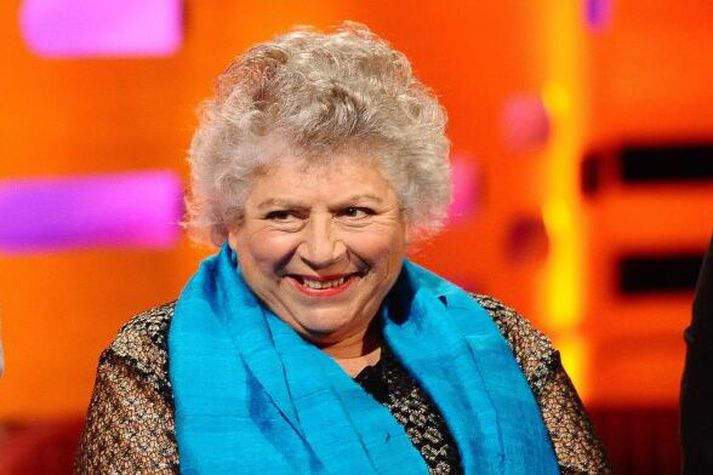 Miriam Margolyes á langan feril að baki, bæði á sviði og á skjánum. Hún hefur leikið í bresku sjónvarpi og kvikmyndum jafnt sem Hollywood-myndum. Hún var sæmd heiðursorðu breska heimsveldisins (OBE) árið 2002.