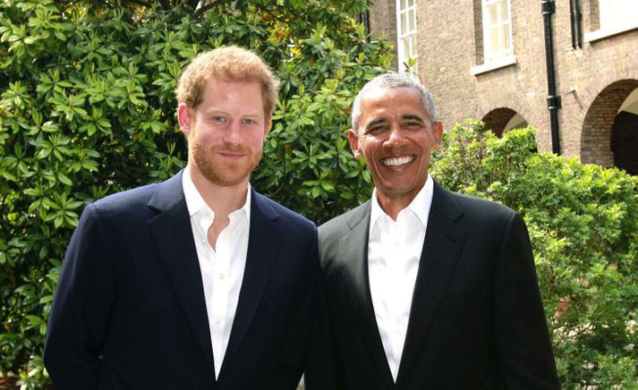 Harry Bretaprins og Barack Obama, fyrrverandi forseti Bandaríkjanna, við Kensingtonhöll í gær.