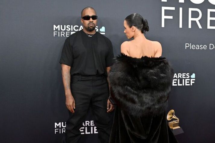 Lítið hafði farið fyrir hjónunum Kanye West og Biöncu Censori undanfarna mánuði þar til þau skutu upp kollinum á Grammy-hátíðinni um helgina.