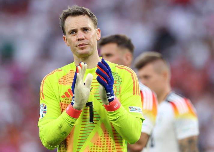 Manuel Neuer var niðurbrotinn eftir tap gegn Spáni í átta liða úrslitum á EM en vissi ekki þá að það yrði hans síðasti leikur fyrir landsliðið.