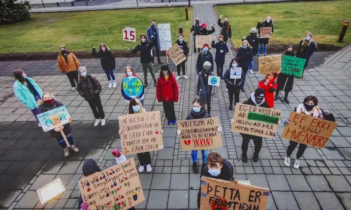 Ungir umhverfissinnar hafa undanfarin tvö ár mætt á Austurvöll á föstudögum og minnt á nauðsyn loftslagsaðgerða.