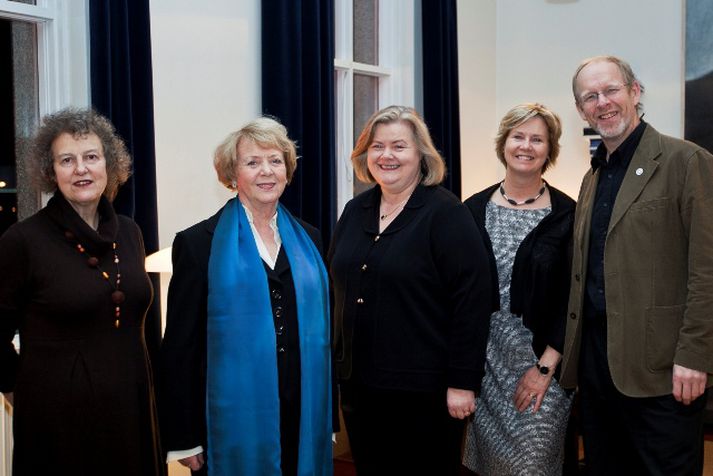 Auður Hauksdóttir, forstöðumanni Stofnunar Vigdísar Finnbogadóttur, Vigdís Finnbogadóttir, Guðbjörg Edda Eggertsdóttir, forstjóri Actavis á Íslandi, Kristín Ingólfsdóttir, rektor Háskóla Íslands og Ástráður Eysteinsson, forseti Hugvísindasviðs Háskóla Íslands.