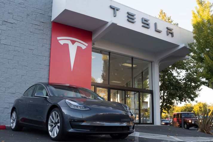Tesla Model 3 kemur til greina sem bíll ársins í Evrópu.