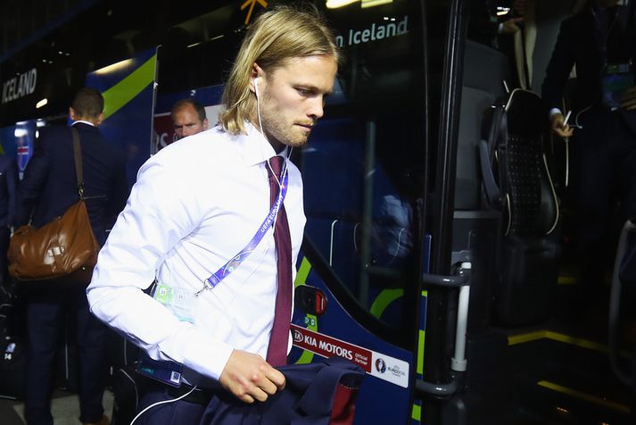 Birkir Bjarnason tók ekki rútu til Englands.