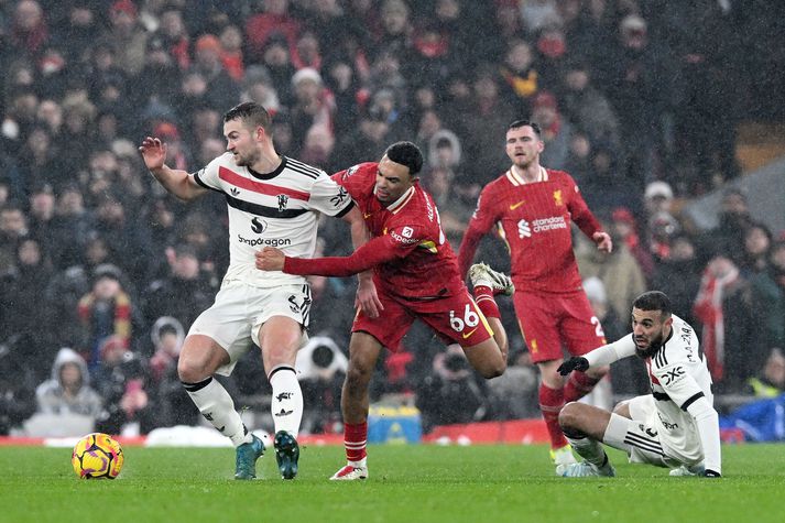 Trent Alexander-Arnold í baráttunni við Matthijs de Ligt.