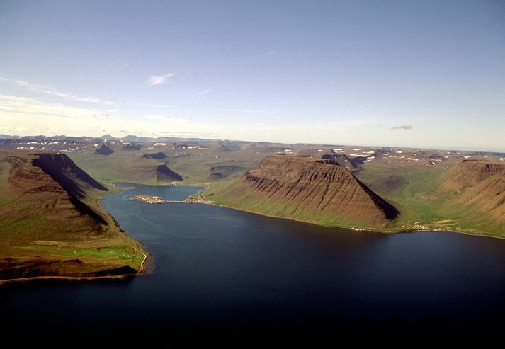 Búast má við minni vatnsþrýstingi á Eyrinni á Ísafirði meðan framkvæmdir í Urðarvegsbrekku standa yfir.