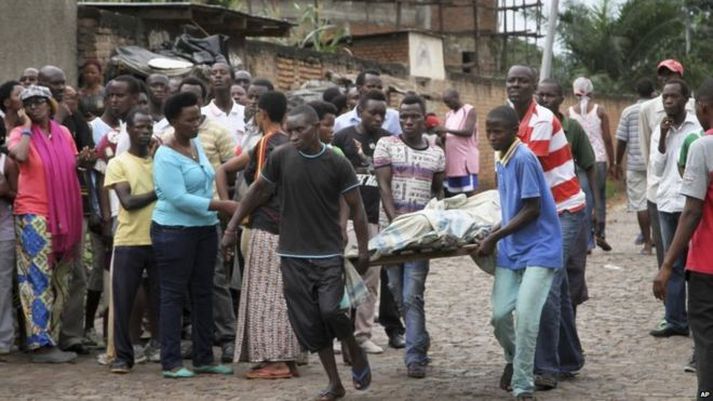 Lík 39 ungra karla lágu á víð og dreif um Bujumbura í morgun.