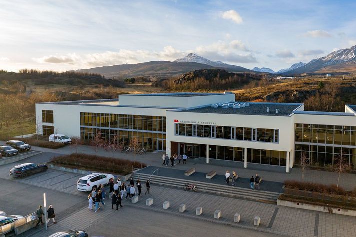 Pallborðsumræðurnar fara fram í hátíðarsal Háskólans á Akureyri.