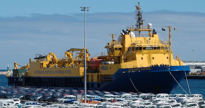 Ástralski ísbrjóturinn Oceanic Viking er notaður við tolla- og fiskveiðieftirlit.