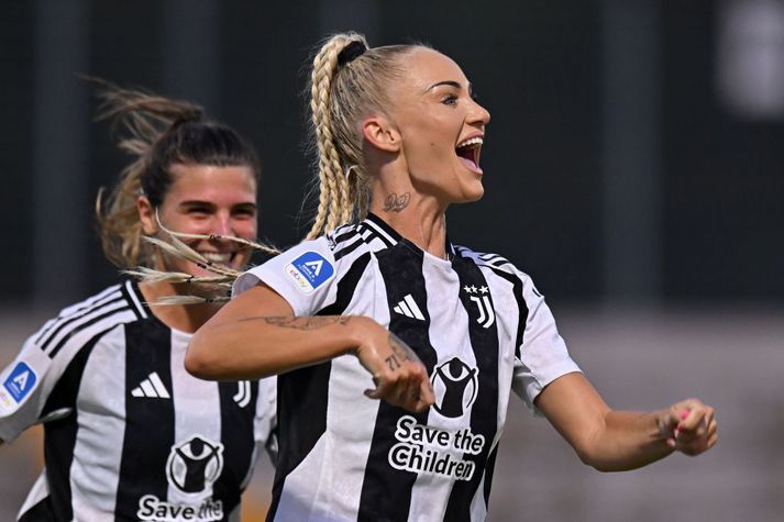 Alisha Lehmann fagnar sínu fyrsta marki fyrir Juventus eftir komuna frá Aston Villa í sumar.