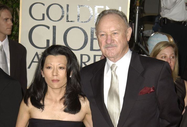 Gene Hackman og eiginkona hans Betsy Arakawa á Golden Globe verðlaunahátíðinni 2003. Hackman var 95 ára en Arakawa 63 ára þegar þau létust. 